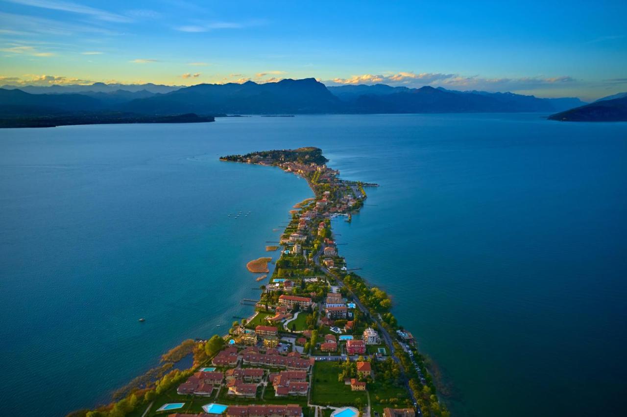 Free Parking - Blue Apartment Vicino Al Centro Sirmione Exteriér fotografie